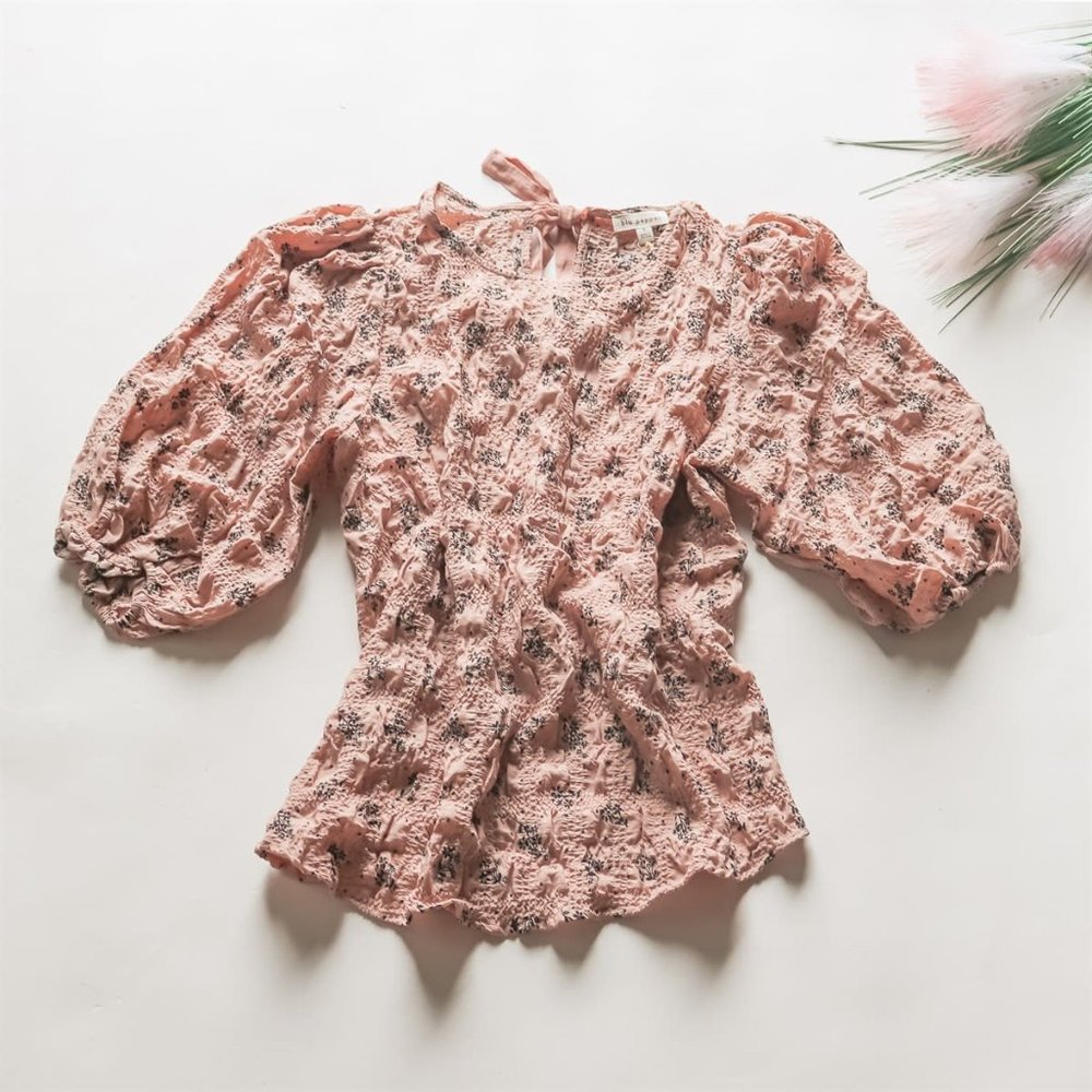 NWT Blu Pepper Beautiful Floral Blouse with Back Ribbon Tie Close